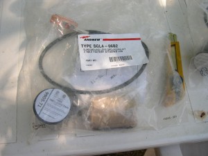 Un kit de mise à la terre d'un coaxial Un kit de mise à la terre d'un coaxial